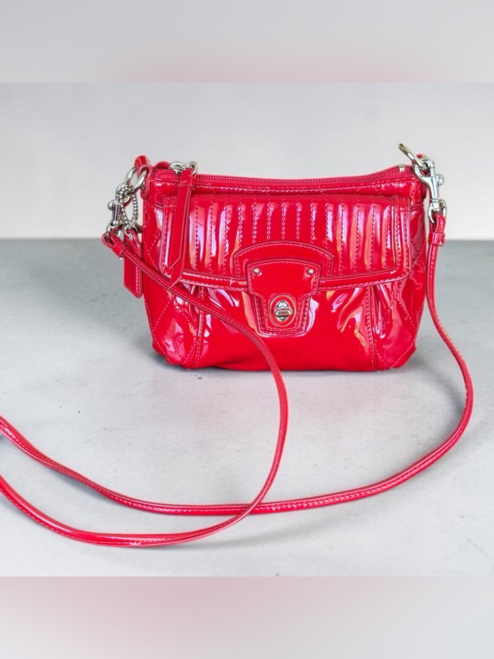 Coach Poppy Red Liquid Gloss Patent Leather Crossbody Bag Y2K - Picture 11 of 14